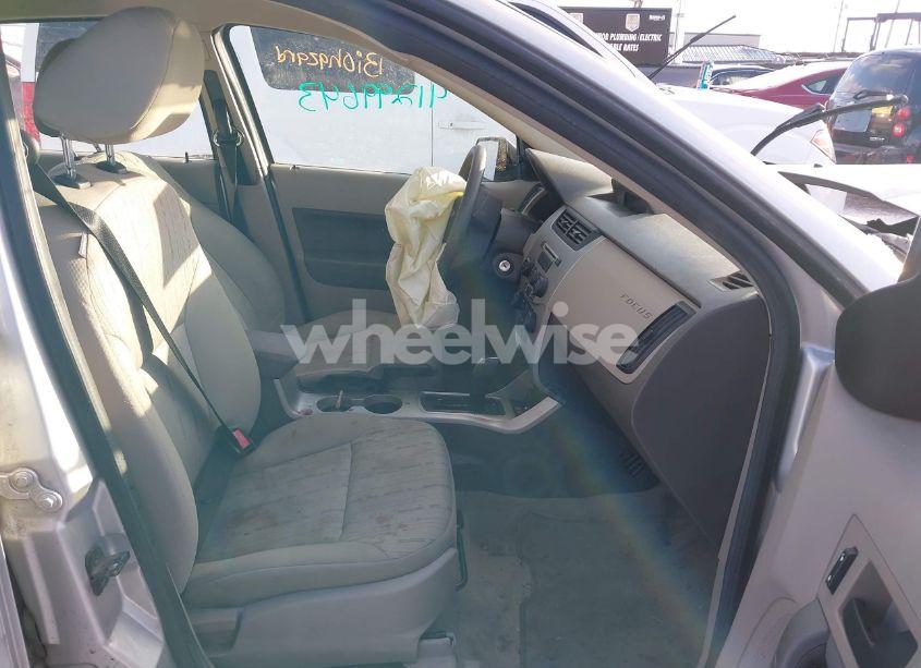 Photo 5 of 2010 Ford Focus SE (VIN 1FAHP3FN7AW122605)