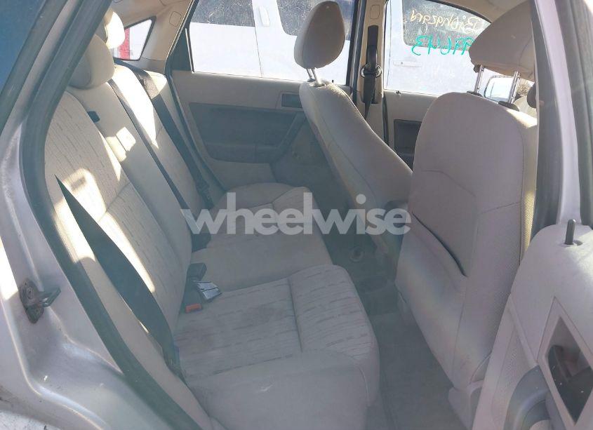 Photo 8 of 2010 Ford Focus SE (VIN 1FAHP3FN7AW122605)