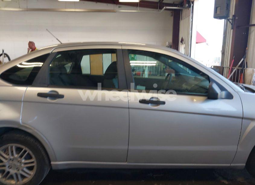 Photo 13 of 2010 Ford Focus SE (VIN 1FAHP3FN7AW124693)