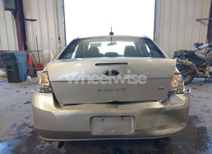 Photo 16 of 2010 Ford Focus SE (VIN 1FAHP3FN7AW124693)