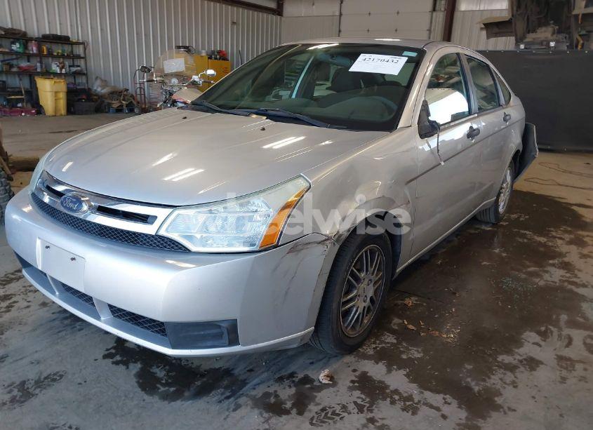 Photo 2 of 2010 Ford Focus SE (VIN 1FAHP3FN7AW124693)