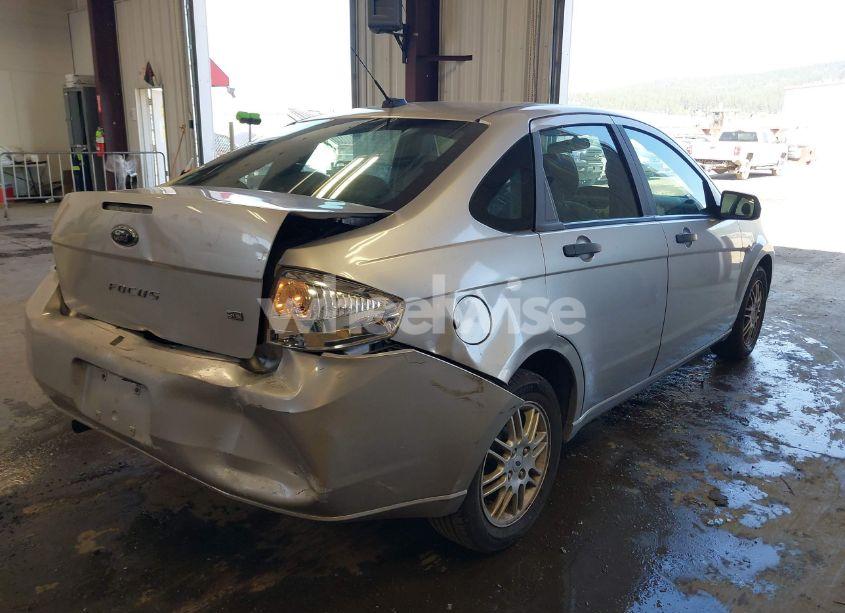 Photo 4 of 2010 Ford Focus SE (VIN 1FAHP3FN7AW124693)