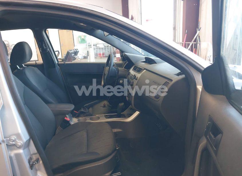 Photo 5 of 2010 Ford Focus SE (VIN 1FAHP3FN7AW124693)