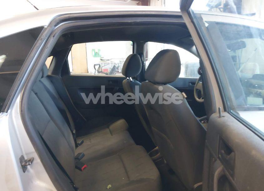 Photo 8 of 2010 Ford Focus SE (VIN 1FAHP3FN7AW124693)