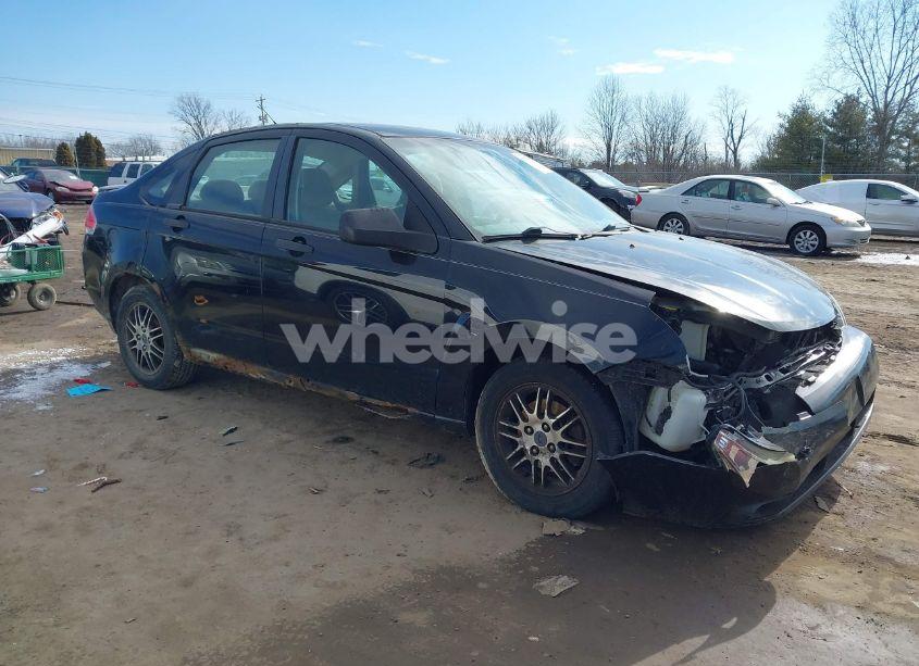 2010 Ford Focus SE (VIN 1FAHP3FN7AW143065) main photo