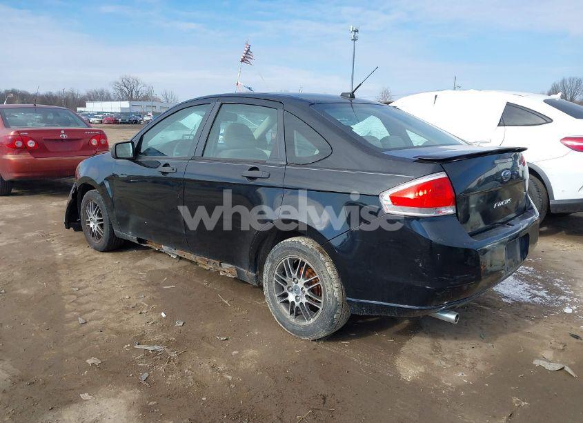 Photo 3 of 2010 Ford Focus SE (VIN 1FAHP3FN7AW143065)