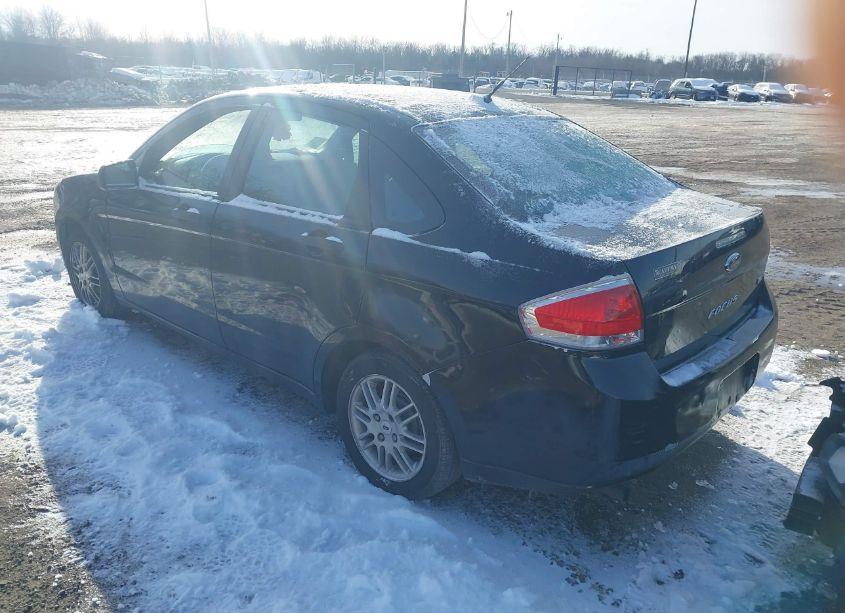 Photo 3 of 2010 Ford Focus SE (VIN 1FAHP3FN7AW147827)