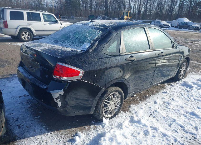 Photo 4 of 2010 Ford Focus SE (VIN 1FAHP3FN7AW147827)