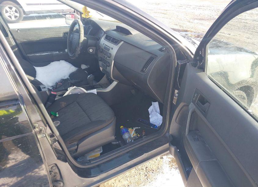 Photo 5 of 2010 Ford Focus SE (VIN 1FAHP3FN7AW147827)