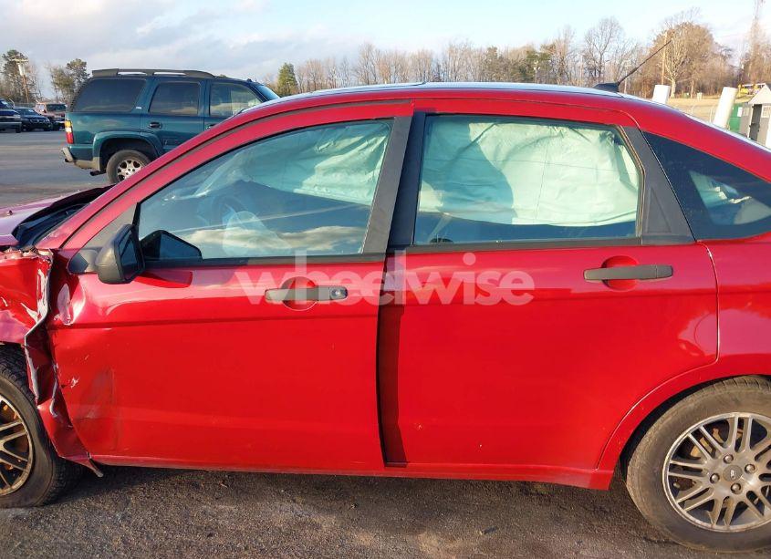 Photo 13 of 2010 Ford Focus SE (VIN 1FAHP3FN7AW159220)