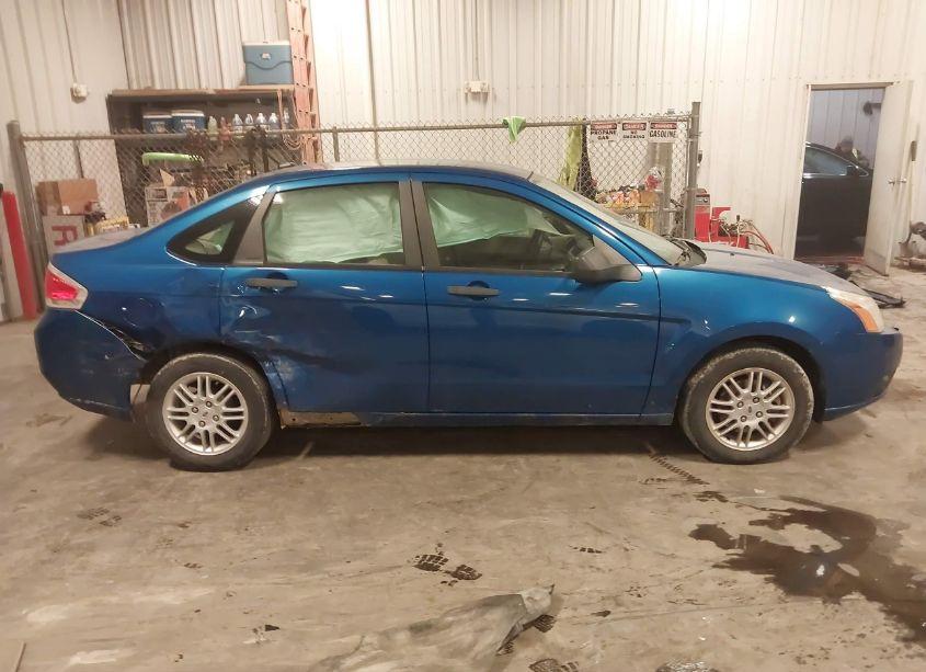 Photo 14 of 2010 Ford Focus SE (VIN 1FAHP3FN7AW174235)