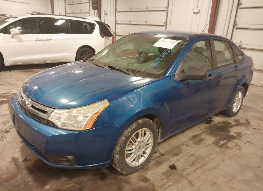 Photo 2 of 2010 Ford Focus SE (VIN 1FAHP3FN7AW174235)