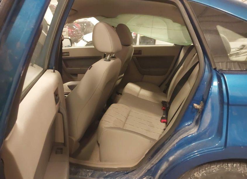 Photo 8 of 2010 Ford Focus SE (VIN 1FAHP3FN7AW174235)