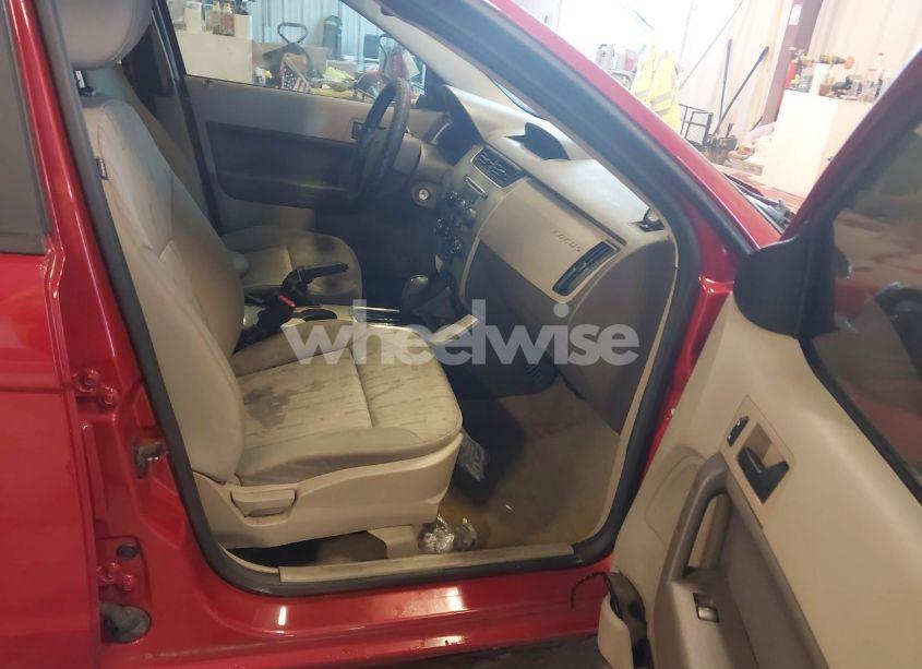 Photo 5 of 2010 Ford Focus SE (VIN 1FAHP3FN7AW184473)