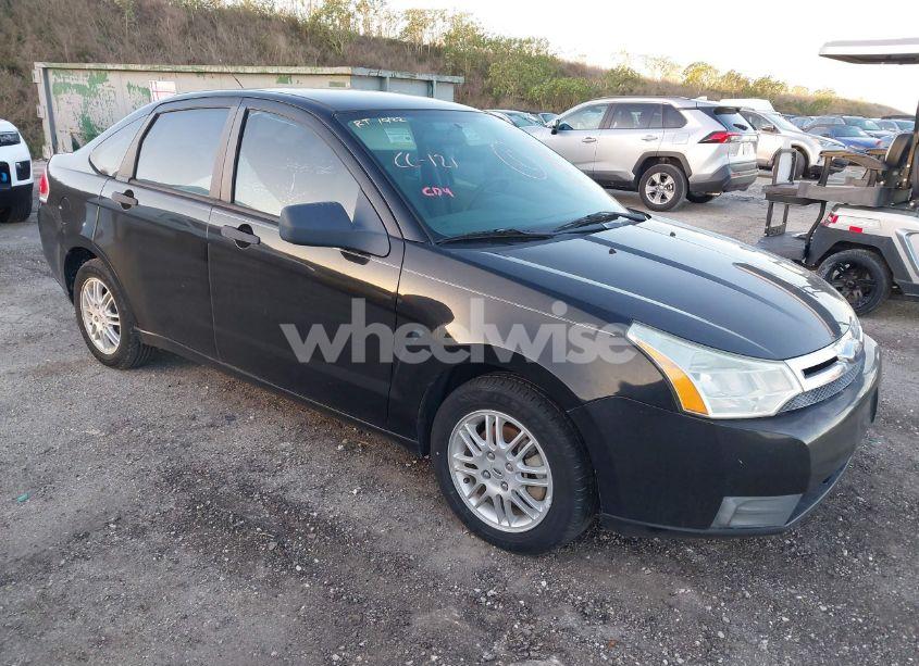 2010 Ford Focus SE (VIN 1FAHP3FN7AW199880) main photo