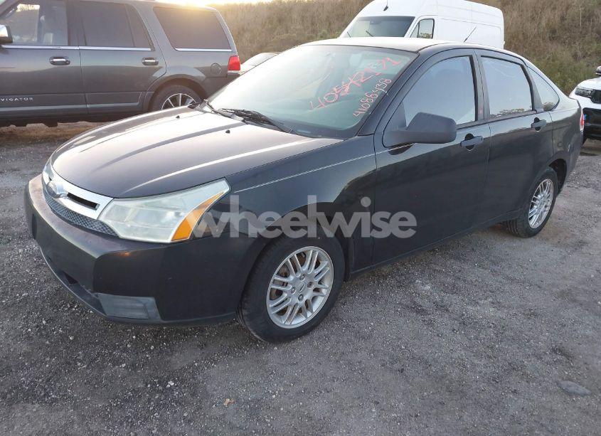 Photo 2 of 2010 Ford Focus SE (VIN 1FAHP3FN7AW199880)