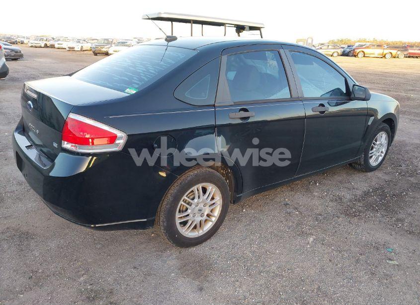 Photo 4 of 2010 Ford Focus SE (VIN 1FAHP3FN7AW199880)