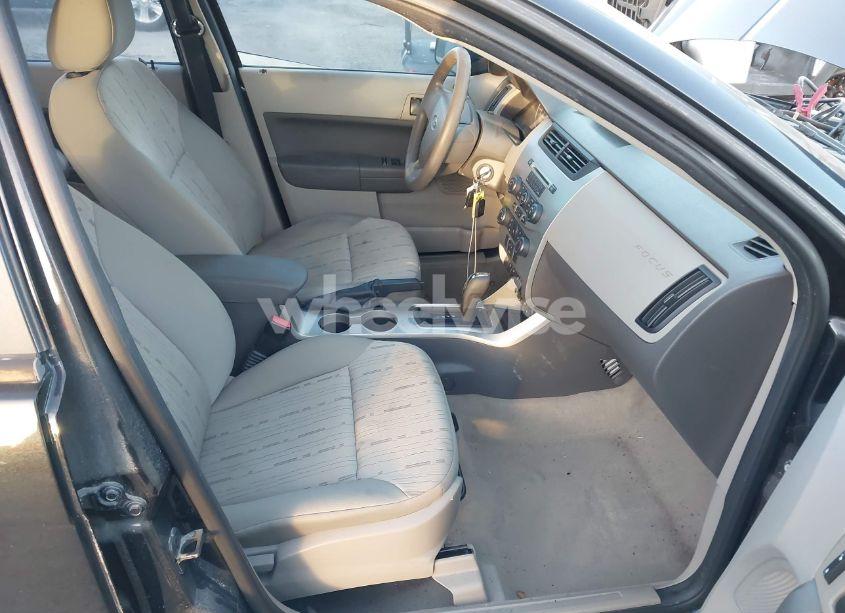 Photo 5 of 2010 Ford Focus SE (VIN 1FAHP3FN7AW199880)