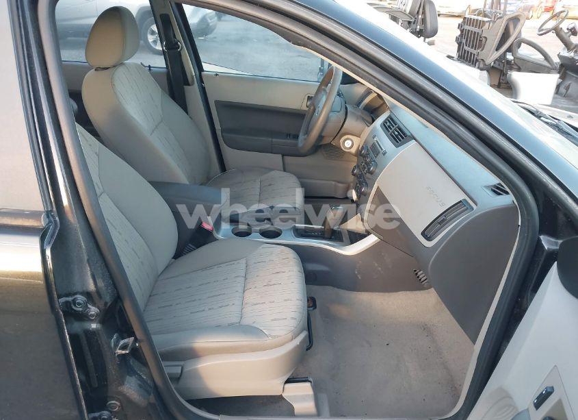 Photo 8 of 2010 Ford Focus SE (VIN 1FAHP3FN7AW199880)