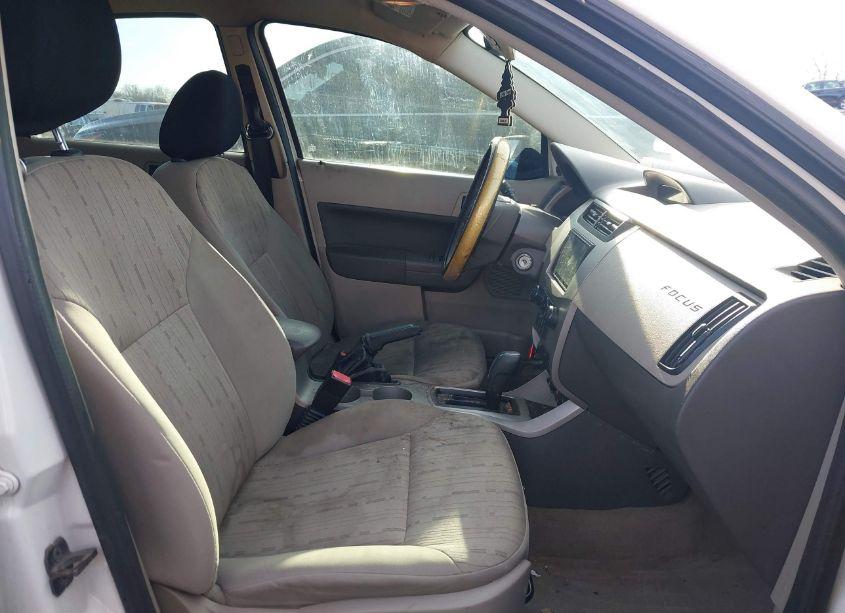 Photo 5 of 2010 Ford Focus SE (VIN 1FAHP3FN7AW251153)