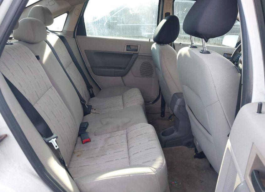 Photo 8 of 2010 Ford Focus SE (VIN 1FAHP3FN7AW251153)