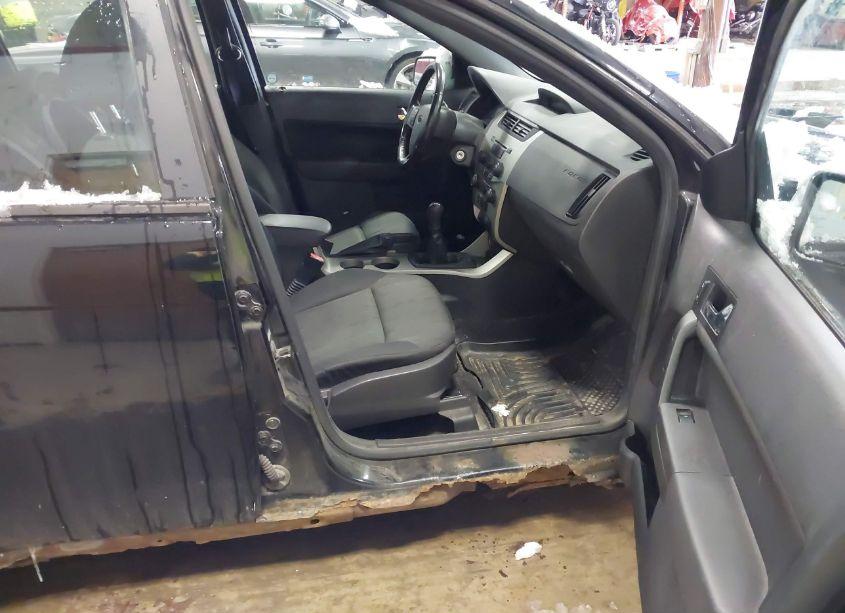 Photo 5 of 2010 Ford Focus SE (VIN 1FAHP3FN7AW254957)