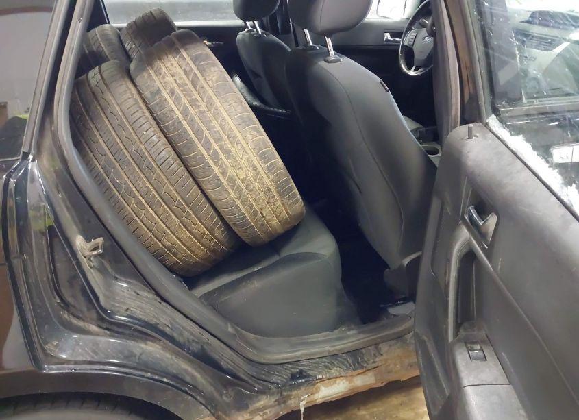 Photo 8 of 2010 Ford Focus SE (VIN 1FAHP3FN7AW254957)