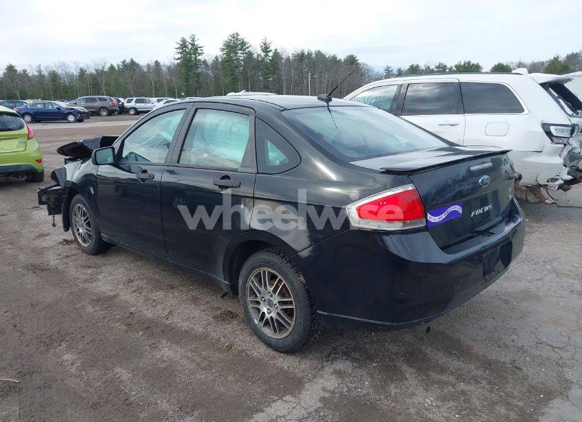 Photo 3 of 2011 Ford Focus SE (VIN 1FAHP3FN7BW100184)