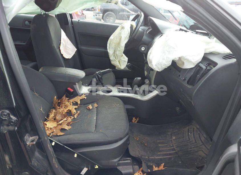 Photo 5 of 2011 Ford Focus SE (VIN 1FAHP3FN7BW100184)