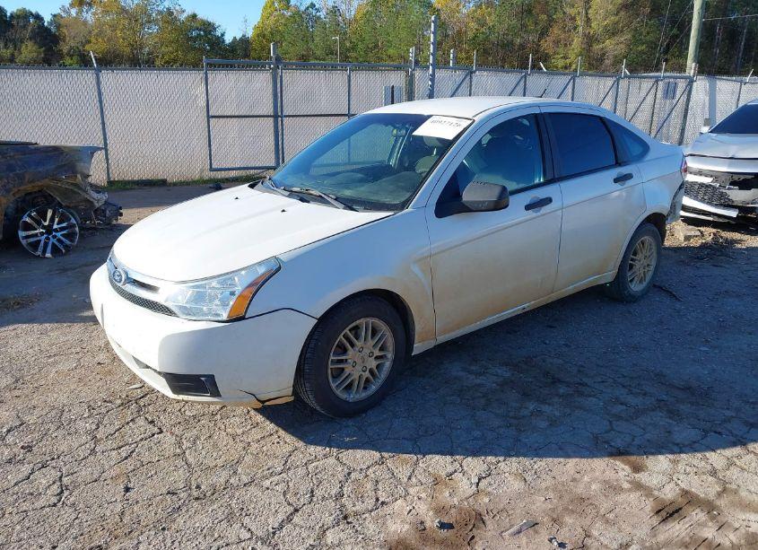 Photo 2 of 2011 Ford Focus SE (VIN 1FAHP3FN7BW117471)
