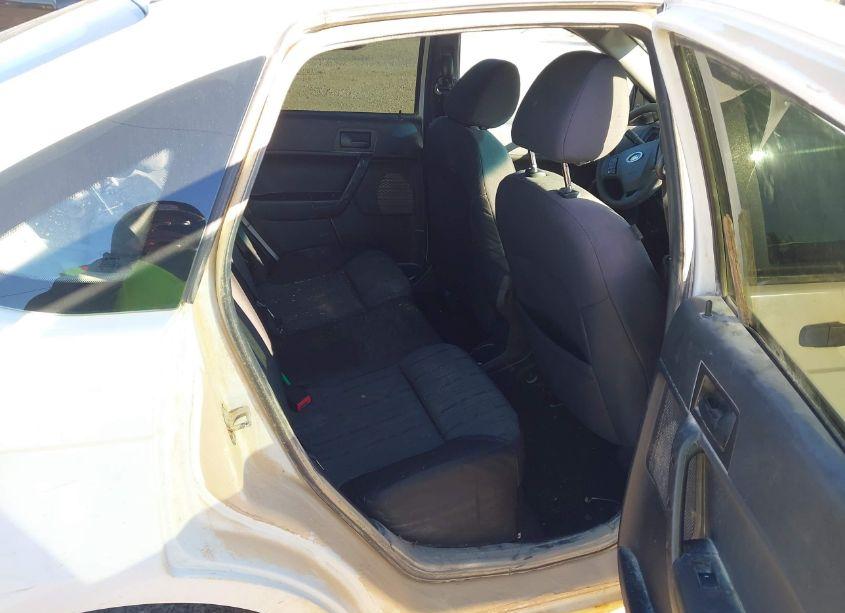 Photo 8 of 2011 Ford Focus SE (VIN 1FAHP3FN7BW117471)