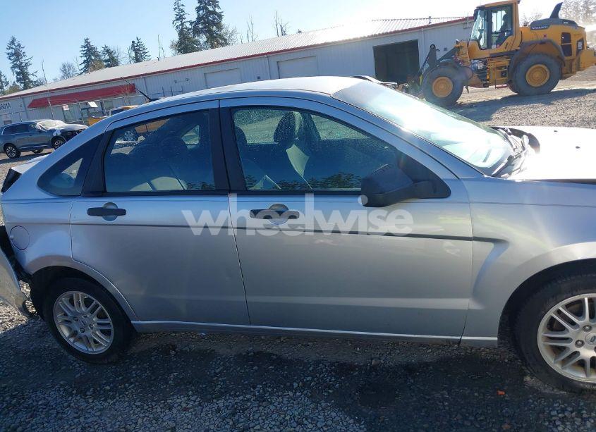 Photo 13 of 2011 Ford Focus SE (VIN 1FAHP3FN7BW135338)