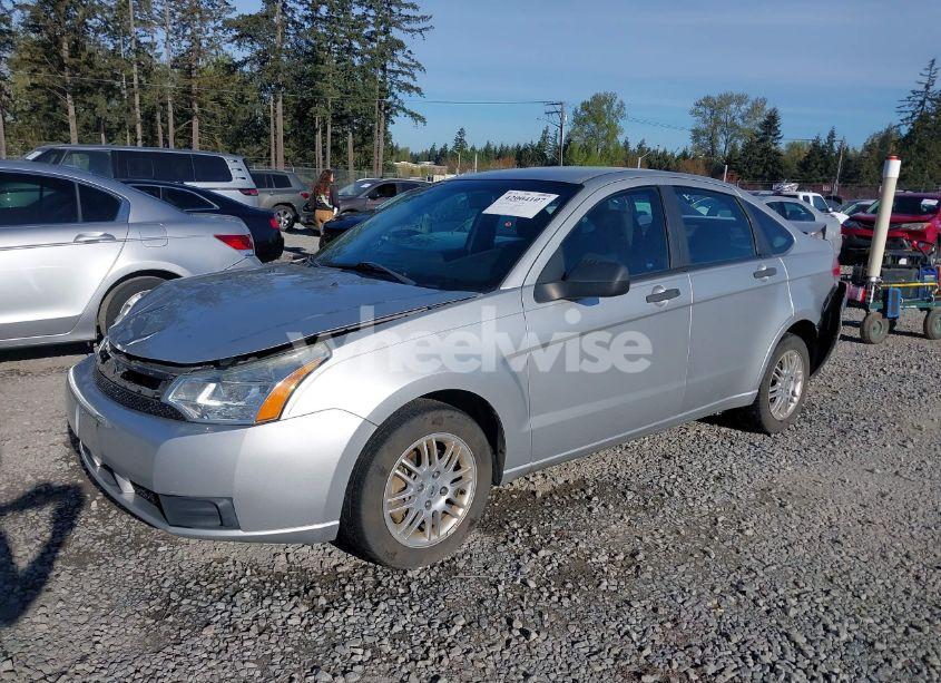 Photo 2 of 2011 Ford Focus SE (VIN 1FAHP3FN7BW135338)