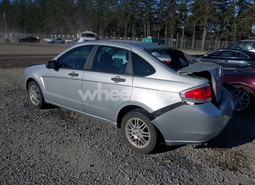 Photo 3 of 2011 Ford Focus SE (VIN 1FAHP3FN7BW135338)
