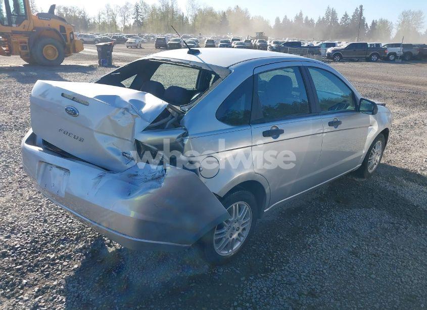 Photo 4 of 2011 Ford Focus SE (VIN 1FAHP3FN7BW135338)