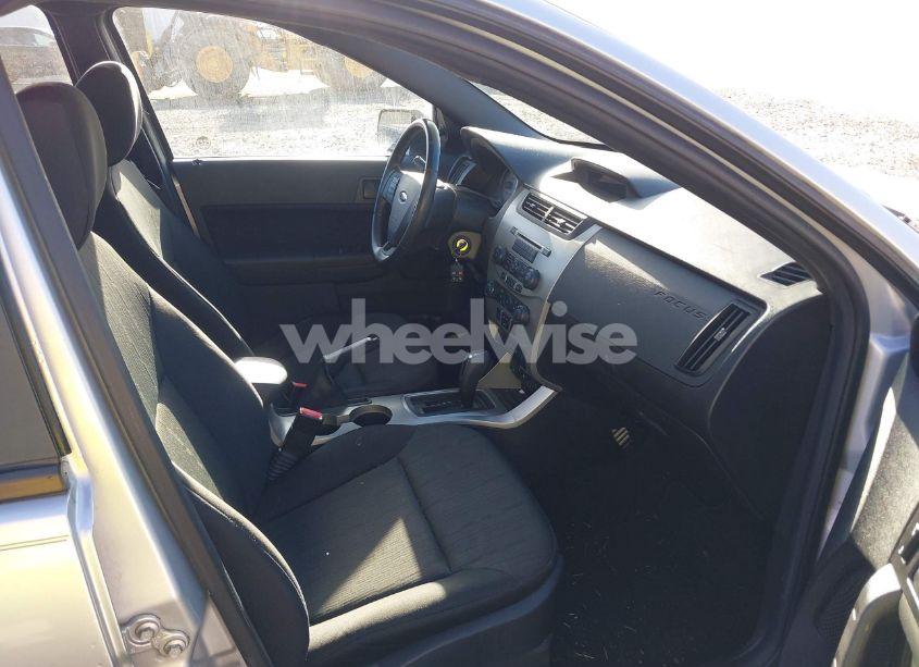 Photo 5 of 2011 Ford Focus SE (VIN 1FAHP3FN7BW135338)