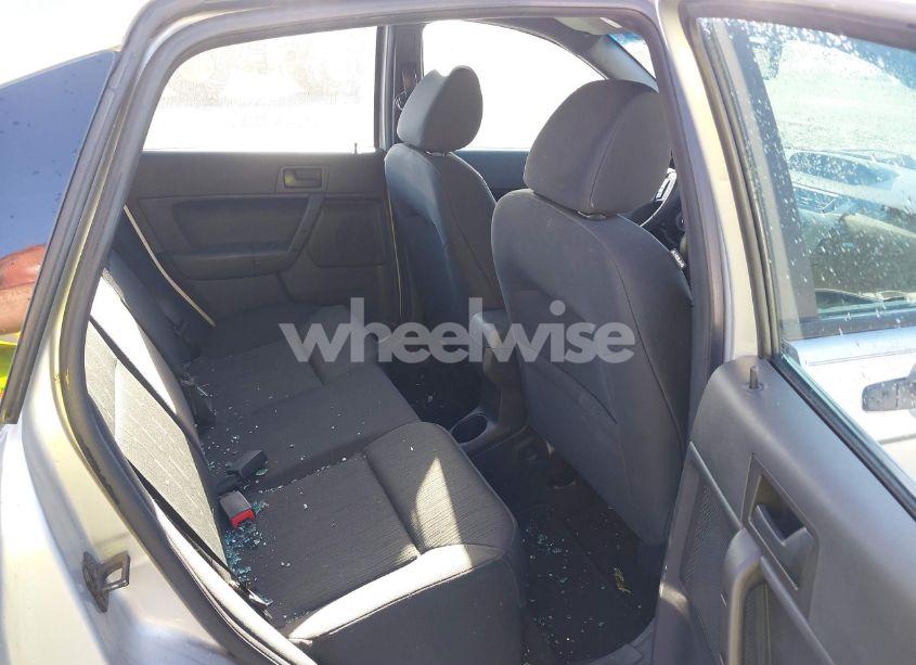 Photo 8 of 2011 Ford Focus SE (VIN 1FAHP3FN7BW135338)