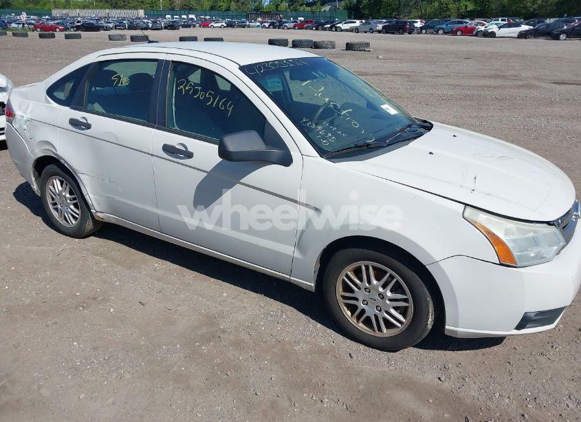 2011 Ford Focus SE (VIN 1FAHP3FN7BW172857) main photo
