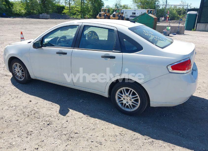 Photo 3 of 2011 Ford Focus SE (VIN 1FAHP3FN7BW172857)