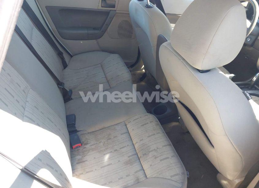 Photo 8 of 2011 Ford Focus SE (VIN 1FAHP3FN7BW172857)