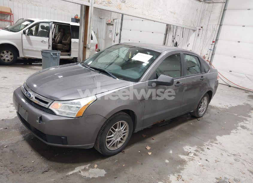 Photo 2 of 2011 Ford Focus SE (VIN 1FAHP3FN7BW181963)