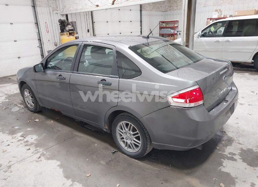 Photo 3 of 2011 Ford Focus SE (VIN 1FAHP3FN7BW181963)