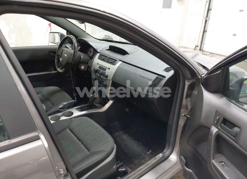 Photo 5 of 2011 Ford Focus SE (VIN 1FAHP3FN7BW181963)