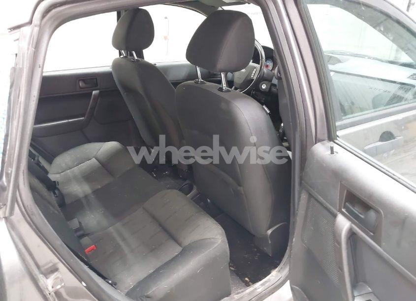 Photo 8 of 2011 Ford Focus SE (VIN 1FAHP3FN7BW181963)