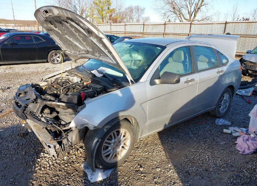 Photo 2 of 2011 Ford Focus SE (VIN 1FAHP3FN7BW201290)