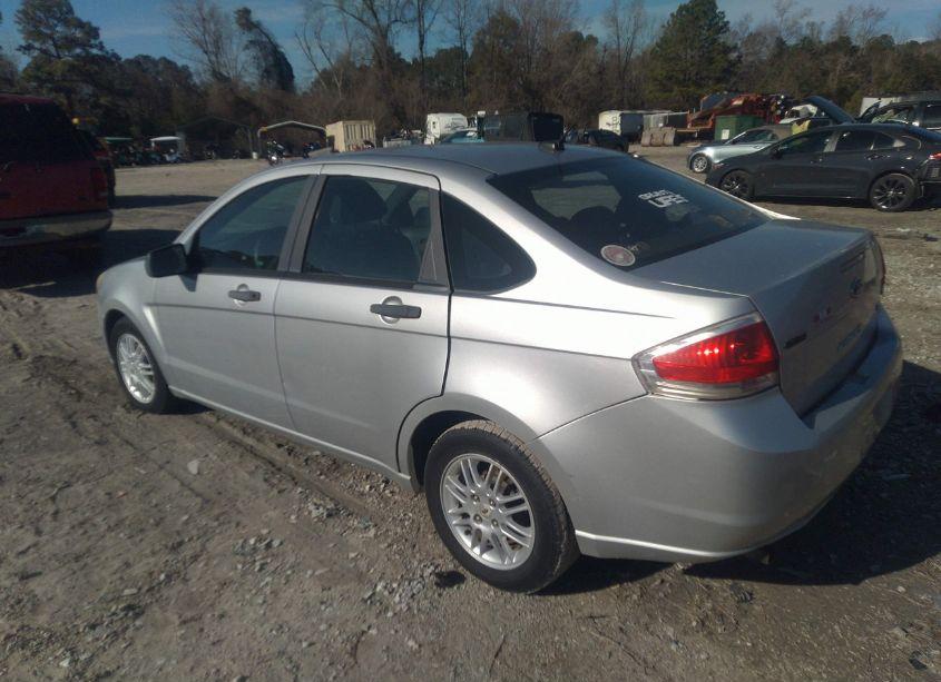 Photo 3 of 2010 Ford Focus SE (VIN 1FAHP3FN8AW140353)