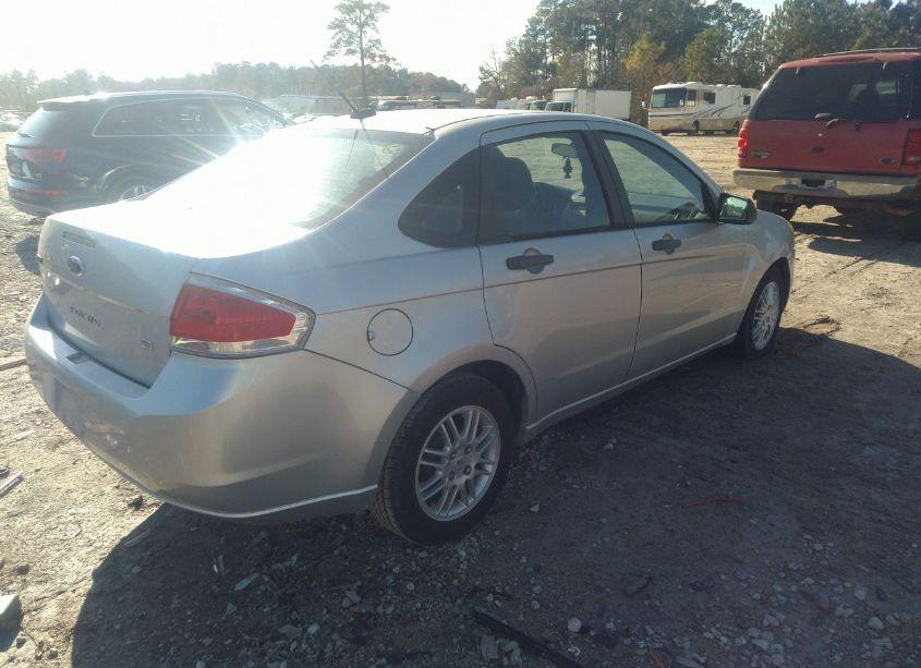 Photo 4 of 2010 Ford Focus SE (VIN 1FAHP3FN8AW140353)