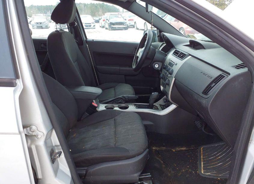 Photo 5 of 2010 Ford Focus SE (VIN 1FAHP3FN8AW140353)