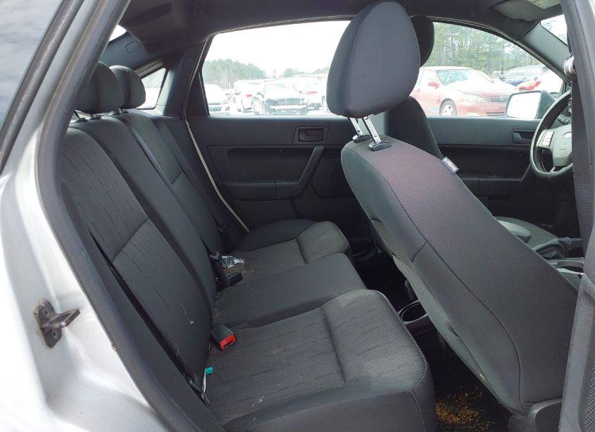 Photo 8 of 2010 Ford Focus SE (VIN 1FAHP3FN8AW140353)