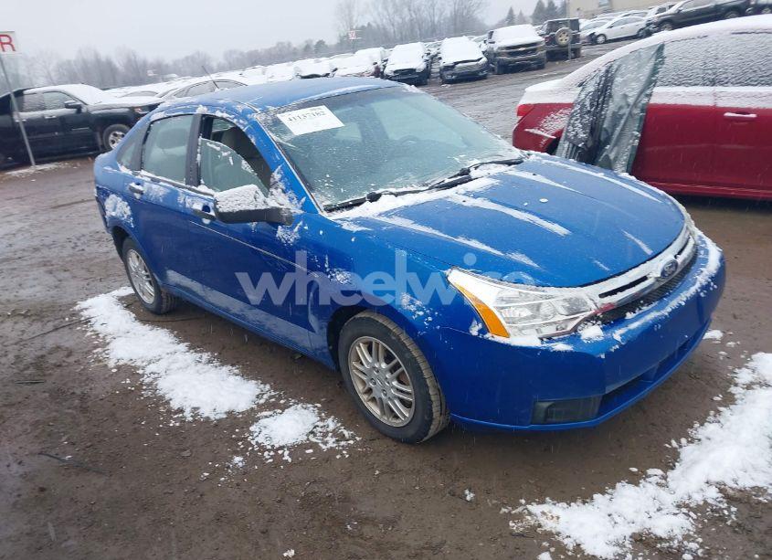 2010 Ford Focus SE (VIN 1FAHP3FN8AW144399) main photo